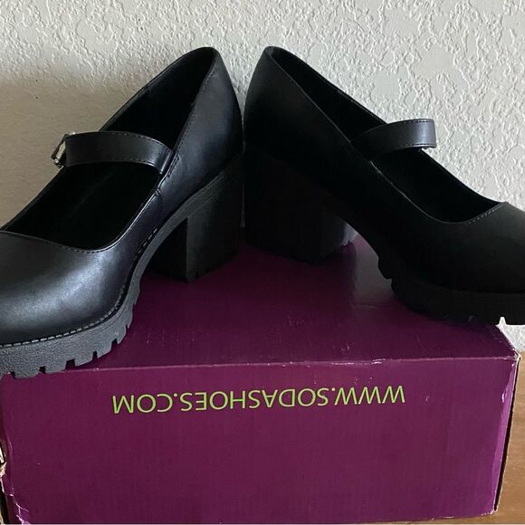 Mary Jane Round Toe Chunky Block Heel Lug Sole Pump Adj. Strap Faux Leather 8.5 - Picture 7 of 9